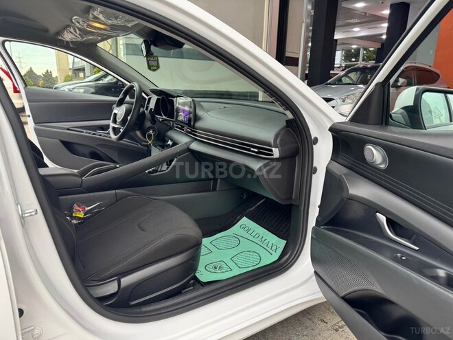Hyundai Elantra-26