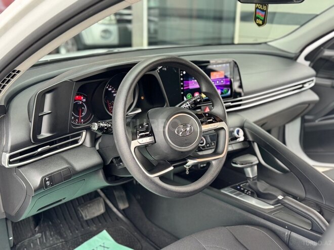 Hyundai Elantra-24
