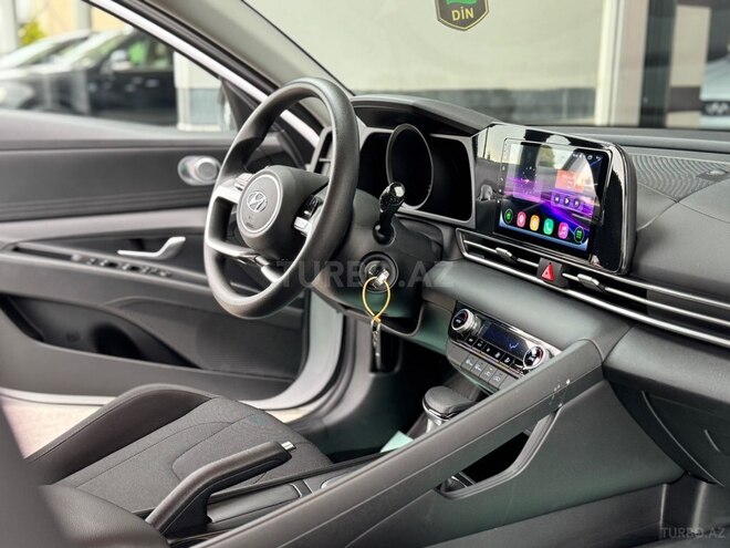Hyundai Elantra-25