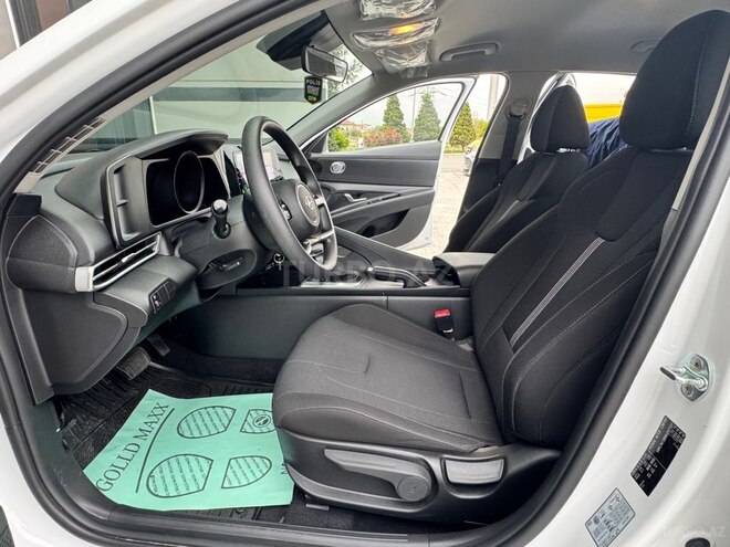 Hyundai Elantra-23