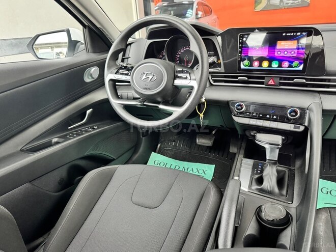 Hyundai Elantra-32
