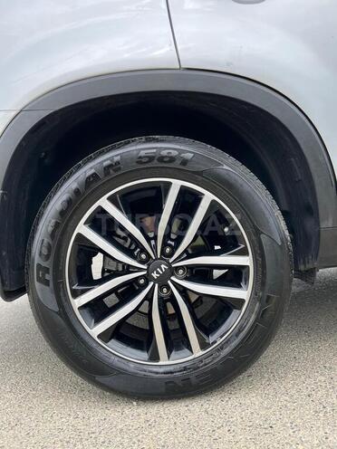 Kia Sorento-13