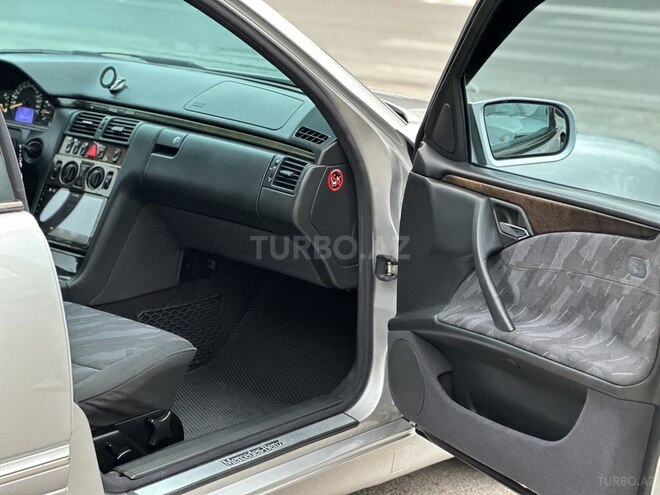 Mercedes E 240-18