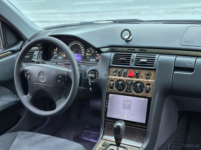 Mercedes E 240-15