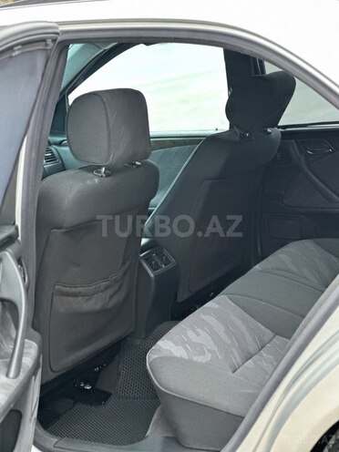 Mercedes E 240-16