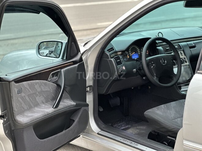 Mercedes E 240-12