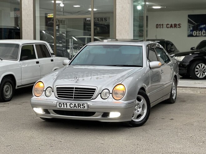 Mercedes E 240-1