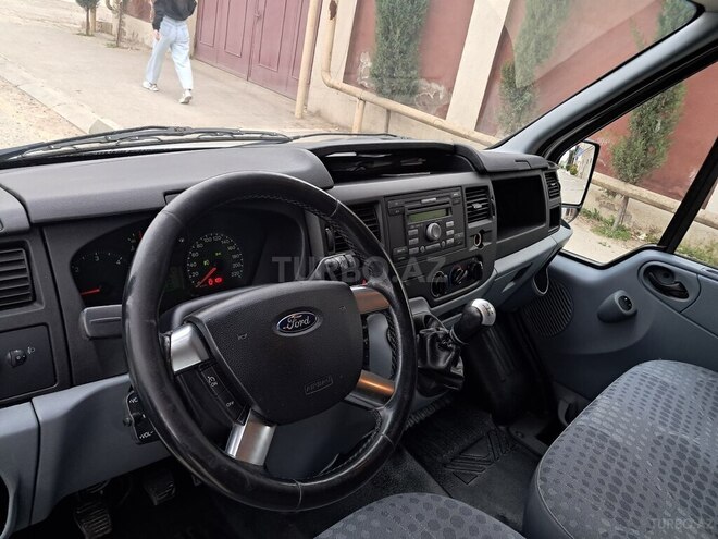 Ford Transit-7