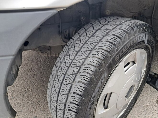 Ford Transit-12