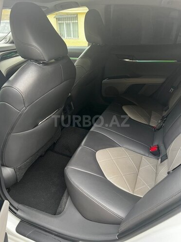 Toyota Camry-11