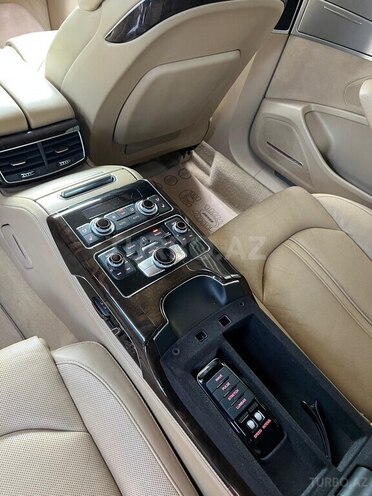 Audi A8-7