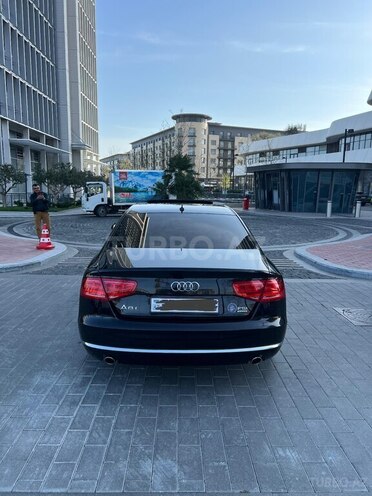 Audi A8-8