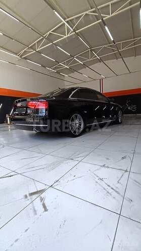 Audi A8-16