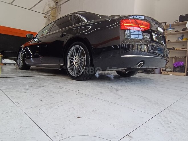 Audi A8-17