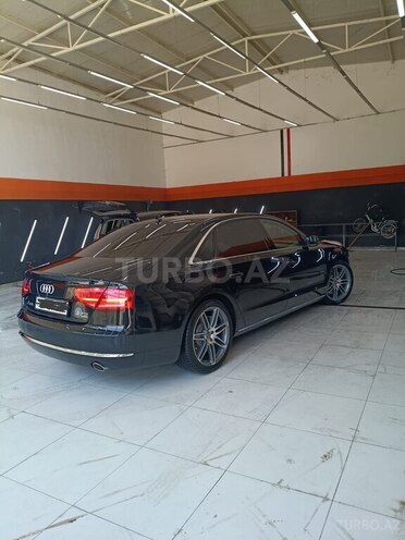 Audi A8-20