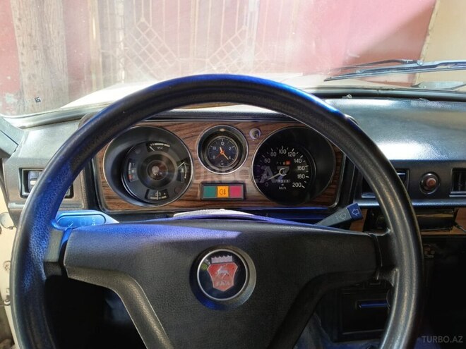 GAZ 24 "Volga"-8