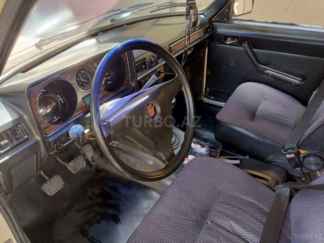 GAZ 24 "Volga"-9