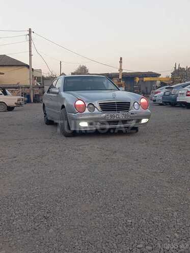 Mercedes E 220-10