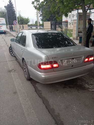 Mercedes E 220-3