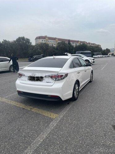 Hyundai Sonata-12