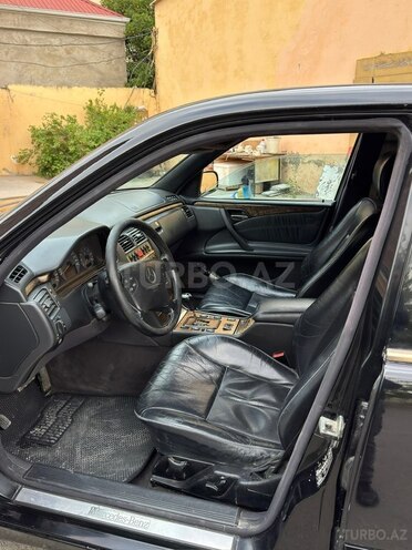 Mercedes E 240-8