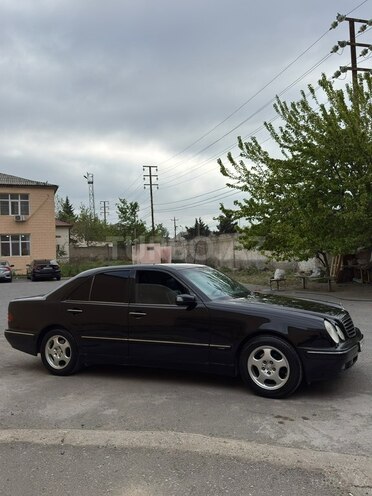 Mercedes E 240-4