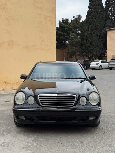Mercedes E 240-1