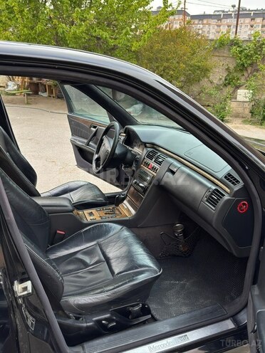 Mercedes E 240-9