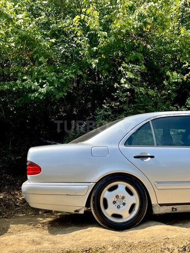 Mercedes E 230-4