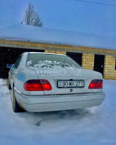 Mercedes E 230-12