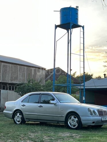 Mercedes E 230-2