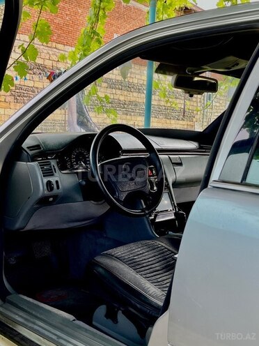 Mercedes E 230-9
