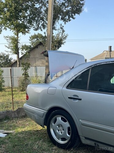 Mercedes E 230-3