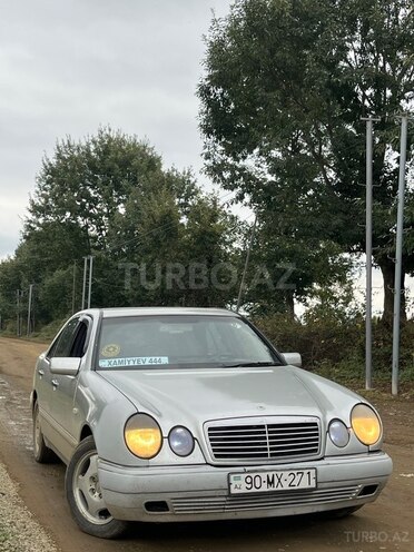 Mercedes E 230-6