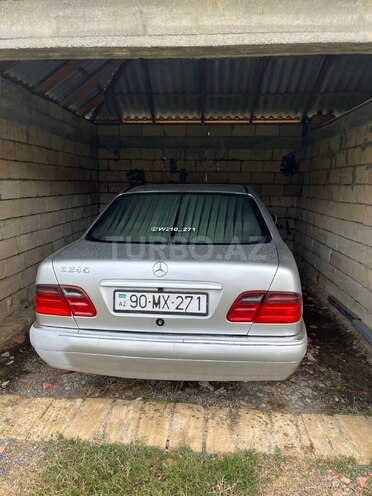 Mercedes E 230-13