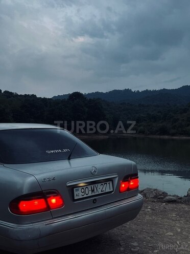 Mercedes E 230-7