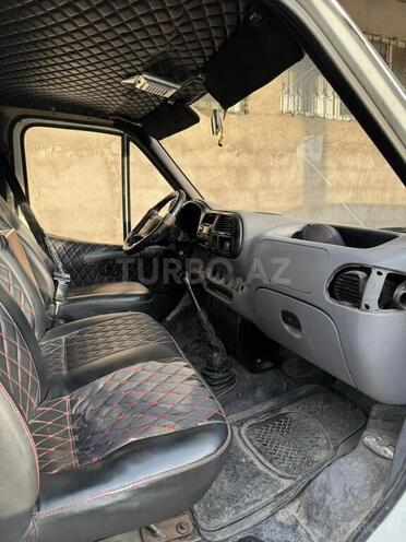 Ford Transit-5