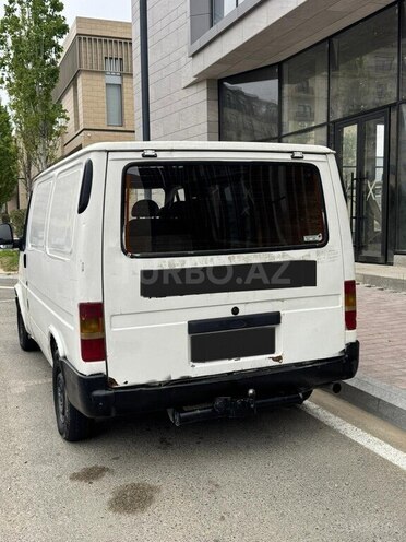 Ford Transit-4