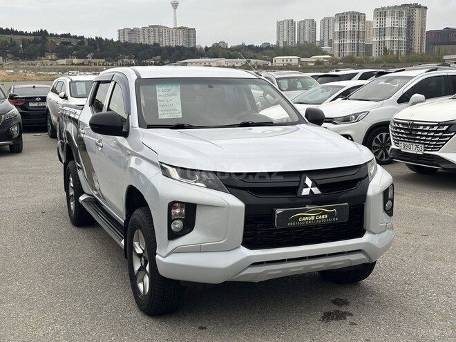 Mitsubishi L200-1