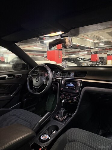 Volkswagen Passat-11