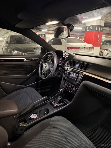 Volkswagen Passat-8
