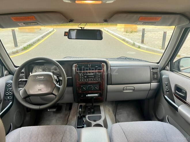 Jeep Cherokee-11