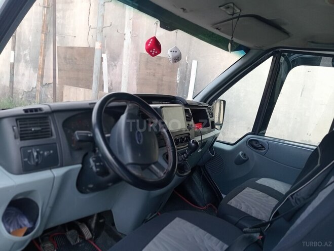 Ford Transit-7