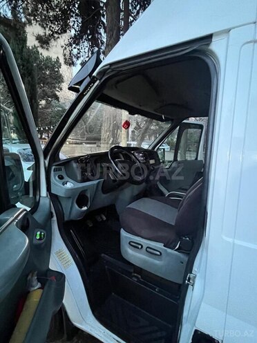 Ford Transit-9