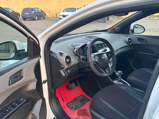 Chevrolet Aveo-8