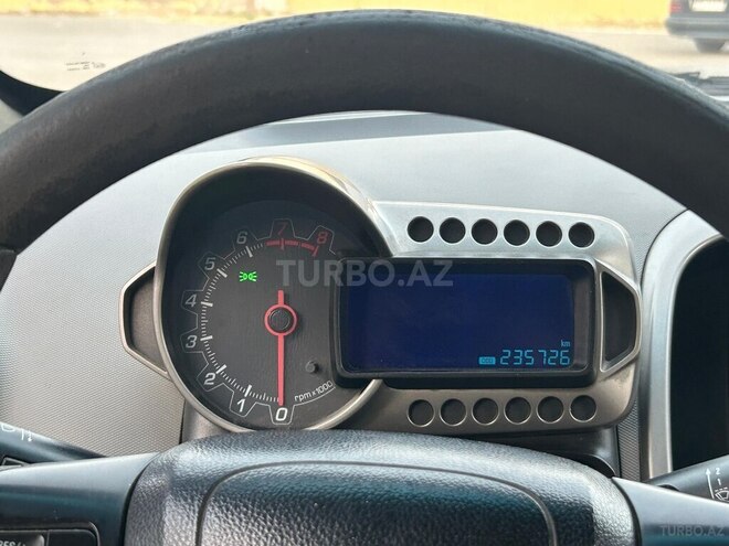 Chevrolet Aveo-10