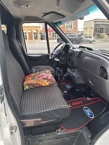 Ford Transit-3