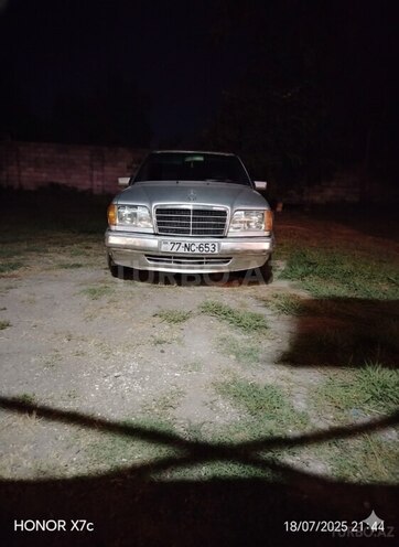 Mercedes 200 D-1