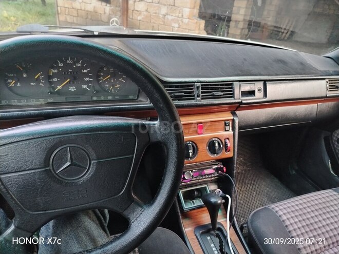 Mercedes 200 D-2