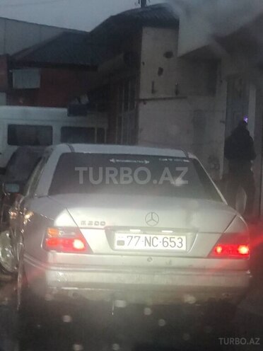 Mercedes 200 D-6